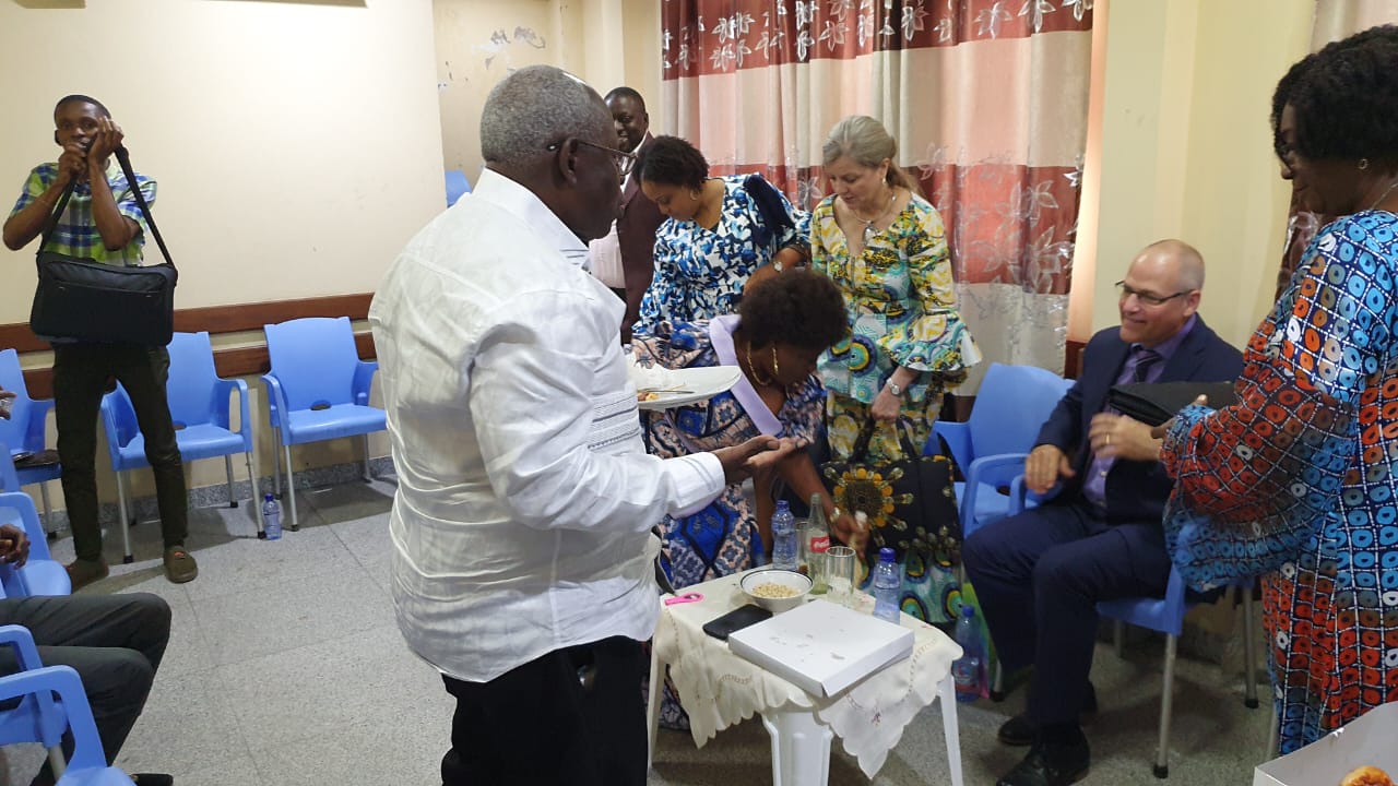 Moment de prière et d'imposition des mains avec le pasteur Makiese Kala
